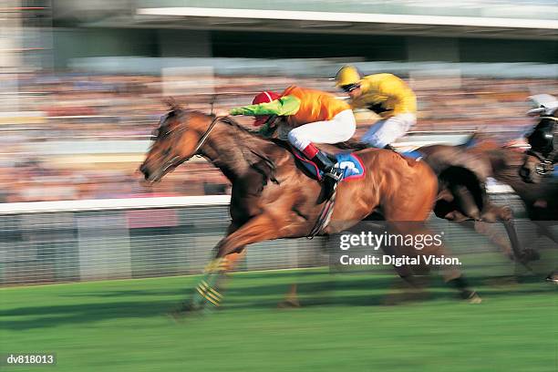 horse race - racing silks fotografías e imágenes de stock