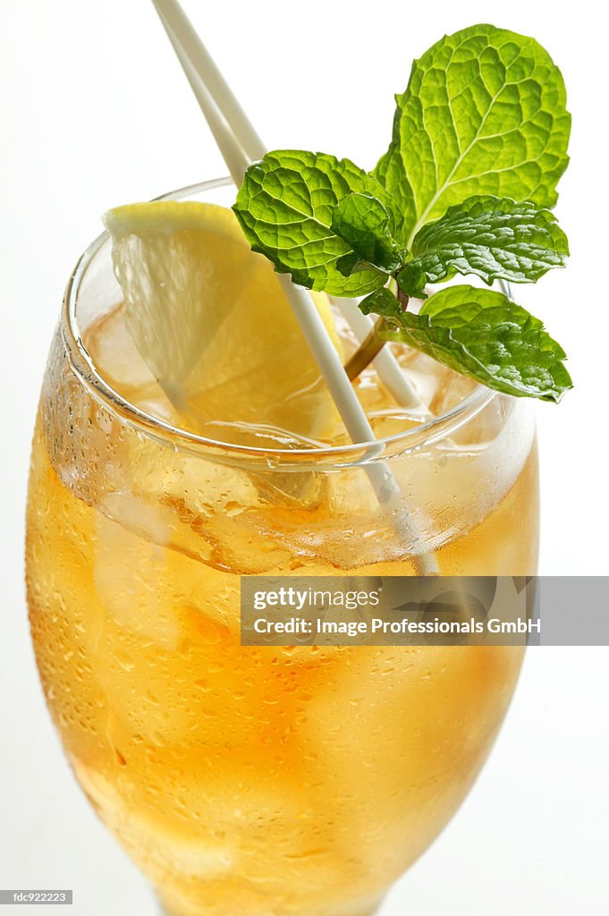 Cold peppermint tea with fresh mint and lemon