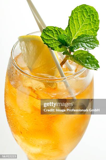 cold peppermint tea with fresh mint and lemon - lemon mint stock pictures, royalty-free photos & images