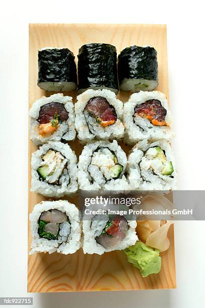 mixed maki platter - pickled ginger stock-fotos und bilder