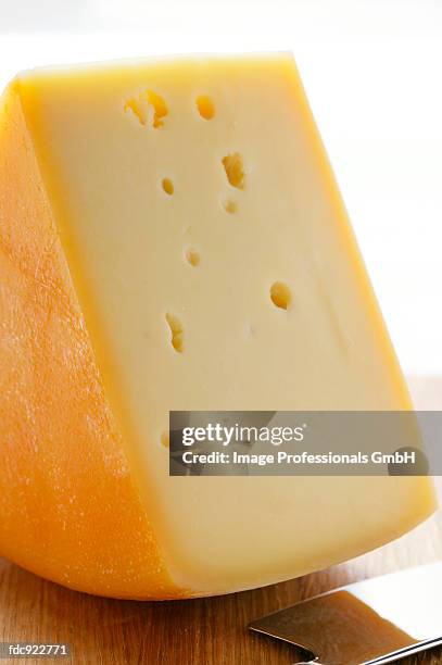 piece of bergk?se on chopping board - se stock pictures, royalty-free photos & images