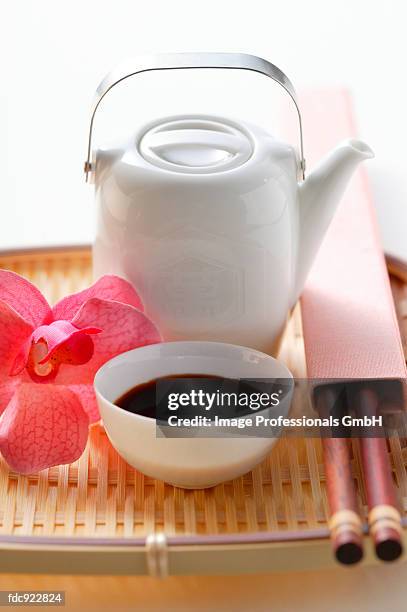 small white jug for soy sauce, chopsticks and flower - taça de molhos imagens e fotografias de stock