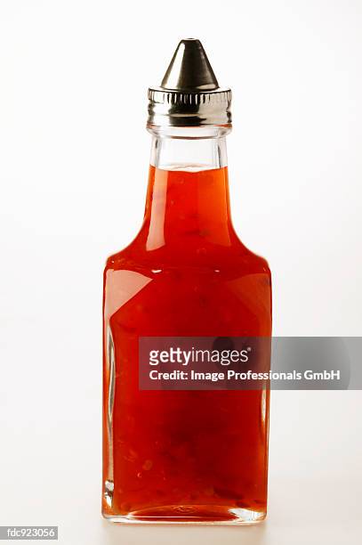 chili sauce in small bottle - savory sauce fotografías e imágenes de stock