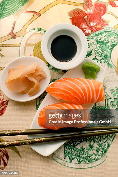 nigiri-sushi with salmon; ginger; soy sauce; wasabi - wasabi sauce stock pictures, royalty-free photos & images