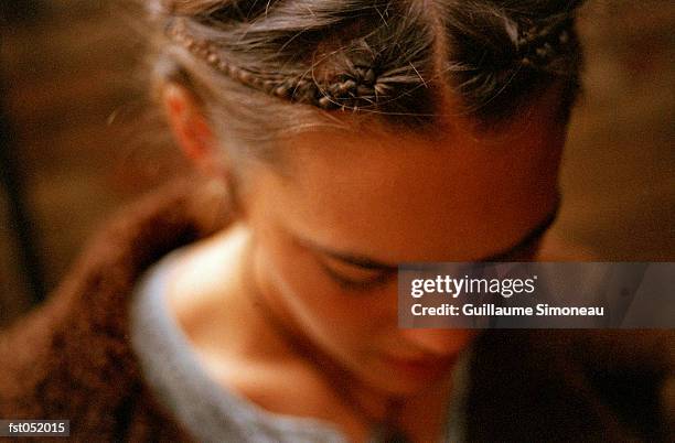 braids in a young woman's hair - simoneau stock-fotos und bilder