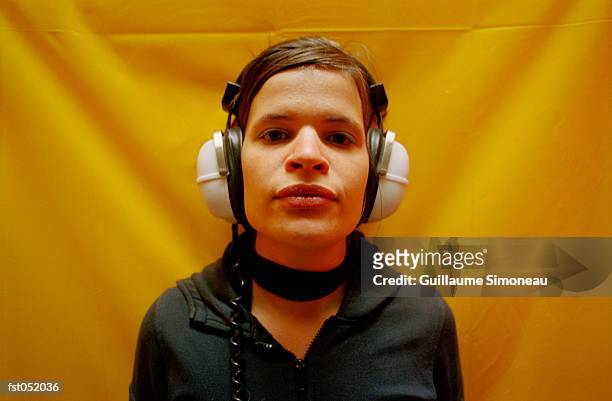 a young woman wearing headphones - simoneau stock-fotos und bilder