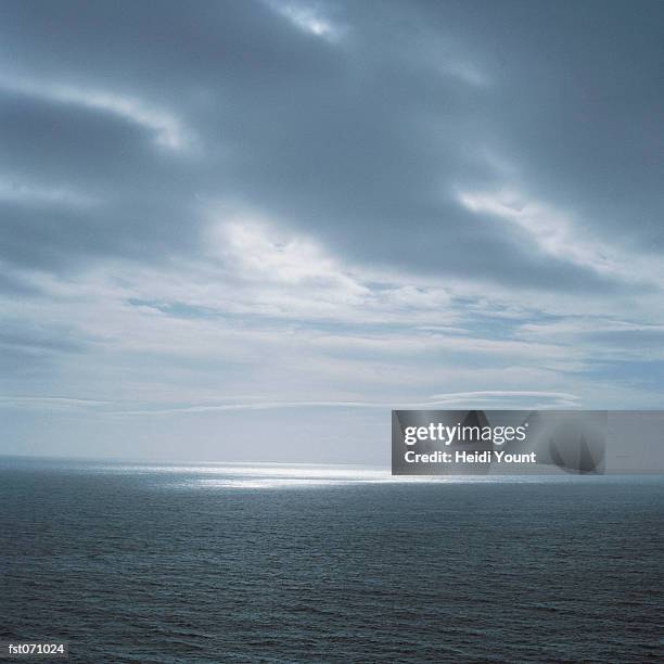 dark clouds over the ocean - heidi stock-fotos und bilder