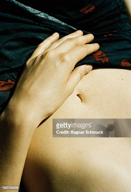 a person's stomach - schmuck - fotografias e filmes do acervo