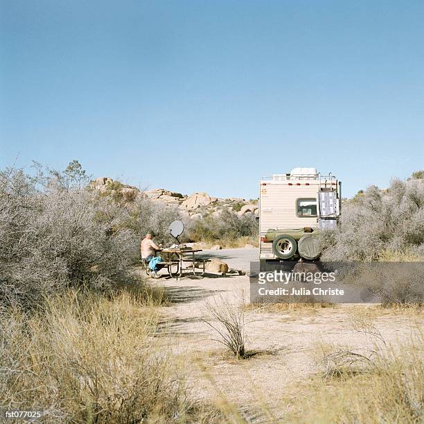 camper at rest stop with mobile home, joshua tree national park, usa - julia an stock pictures, royalty-free photos & images