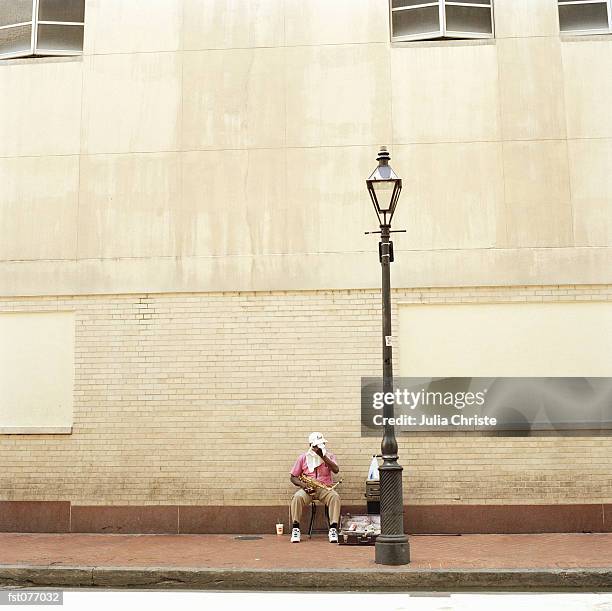 street musician taking a break, new orleans, louisiana, usa - new orleans imagens e fotografias de stock