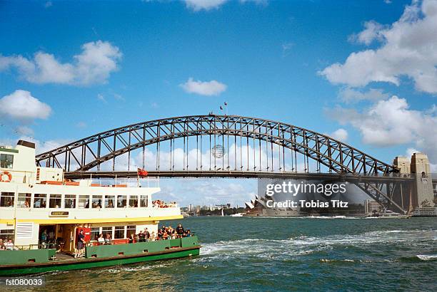sydney harbor bridge and ferry, australia - sydney fotografías e imágenes de stock