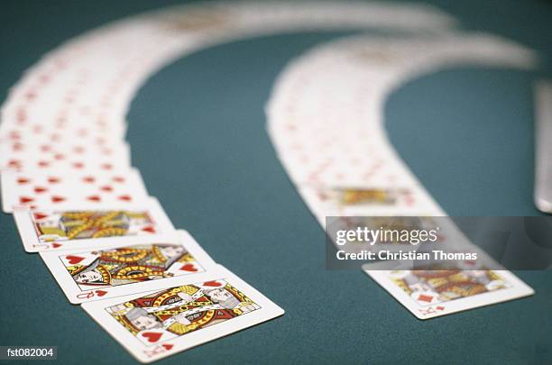 playing cards spread out on a table, las vegas, nevada, usa - roi de carreau photos et images de collection