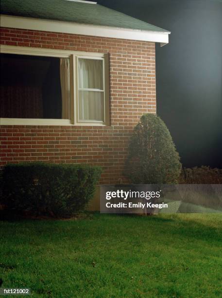 side of brick house - brick house stock pictures, royalty-free photos & images