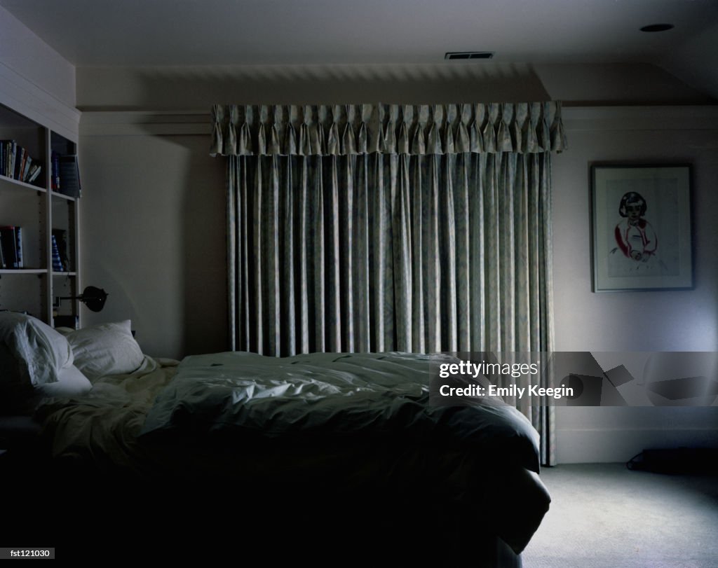 Bedroom with closed curtain