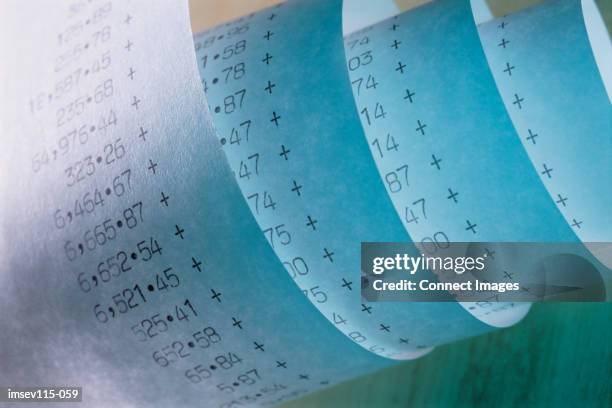 printout of calculation - kassenbon stock-fotos und bilder