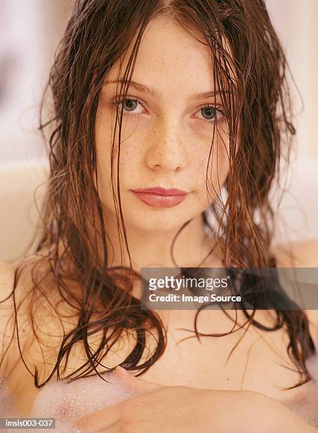 woman in bath - young women no clothes stock pictures, royalty-free photos & images