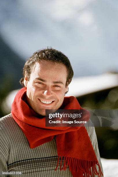 portrait of a smiling man - pañuelo rojo fotografías e imágenes de stock