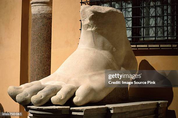 statue of foot - musei capitolini stockfoto's en -beelden