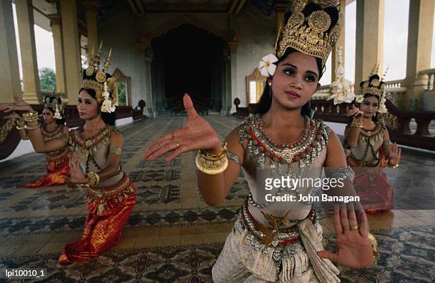 national ballet performing ancient apsara dance at royal palace pagoda, front view, phnom penh, cambodia - classical mythology character imagens e fotografias de stock
