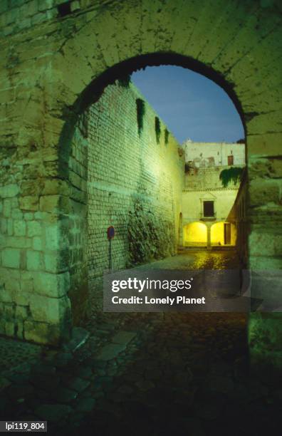 archway in old walled town of dalt vila. - vila stock pictures, royalty-free photos & images