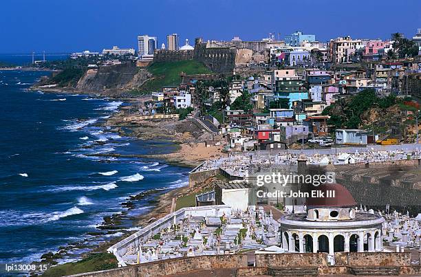 fuerte de san cristobal with the c1ty in the background, san juan, puerto rico - san juan - fotografias e filmes do acervo