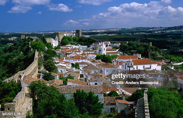 fortified hilltop village, obidos, portugal - estremadura fotografías e imágenes de stock
