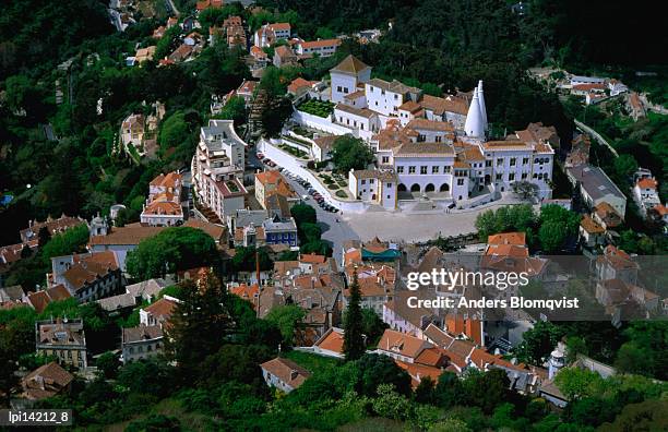 palacio nacional from castelo dos mouros, sintra, portugal - castelo stock pictures, royalty-free photos & images