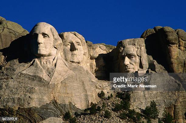 presidential faces carved into mt rushmore, mt rushmore, united states of america - president of the u s chamber of commerce thomas donohue speaks at event as nafta talks draw near stockfoto's en -beelden