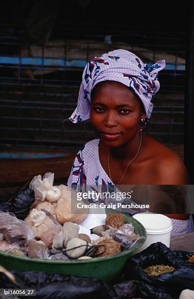 female spice vendor at market, looking at camera, front view, yamoussoukro, cote d'ivoire - craig pershouse stock pictures, royalty-free photos & images