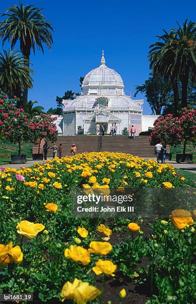 conservatory of flowers at golden gate park, low angle view, san francisco, united states of america - golden gate park stockfoto's en -beelden