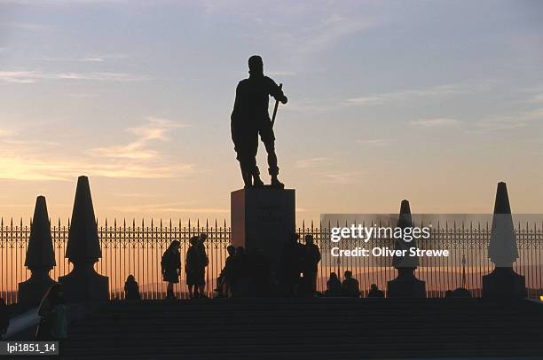 silhouetted statue and trees at royal palace, madrid, madrid, spain - royal palace of laeken imagens e fotografias de stock