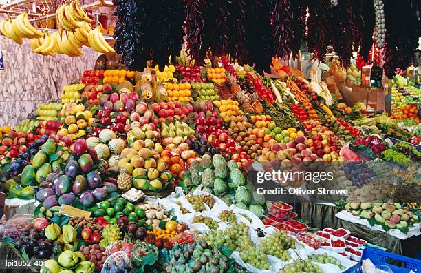 stall at la boqueria market, barcelona, spain - former chief of catalan police attends to spain national court stockfoto's en -beelden