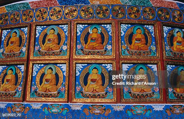 stone relief sculptures of buddha on shanti stupa, ladakh, india - シャンティストゥーパ ストックフォトと画像