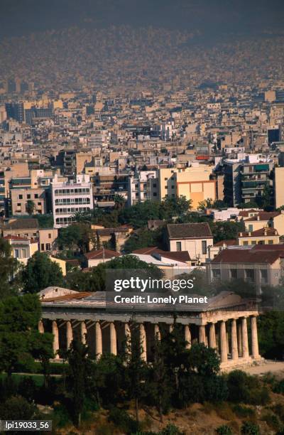 temple of hephaestus in ancient agora, athens, greece - dios clásico fotografías e imágenes de stock