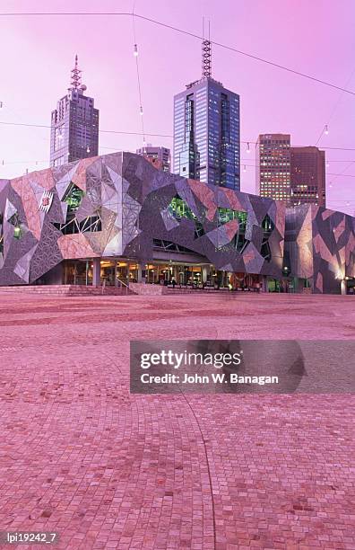 federation square at dusk, low angle view, melbourne, australia - federation square melbourne stock-fotos und bilder