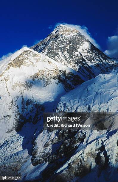 mt everest from kala pattar, sagarmatha national park, nepal - sagarmatha national park stockfoto's en -beelden