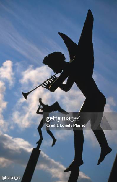 angel statues in millesgarden, stockholm, sweden - stockholm county stockfoto's en -beelden
