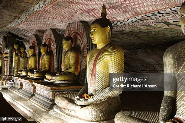 buddha statues in cave temple, dambulla, sri lanka - general economy as central bank of sri lanka looks to contain rising inflation stockfoto's en -beelden