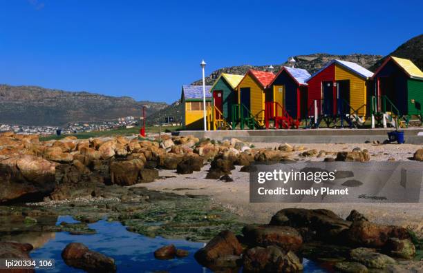 victorian bathing huts, false bay, st james, cape peninsula, low angle view, south africa - province du cap photos et images de collection