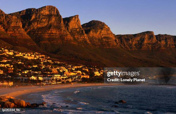 camps bay, wide angle, cape town, south africa - province du cap photos et images de collection