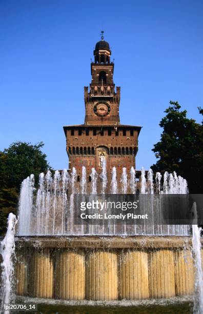 fountain in front of tower of castello sforzesco, milan, italy - castello stockfoto's en -beelden