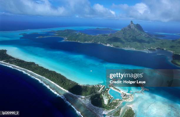 aerial view of island, french polynesia - travel14 fotografías e imágenes de stock