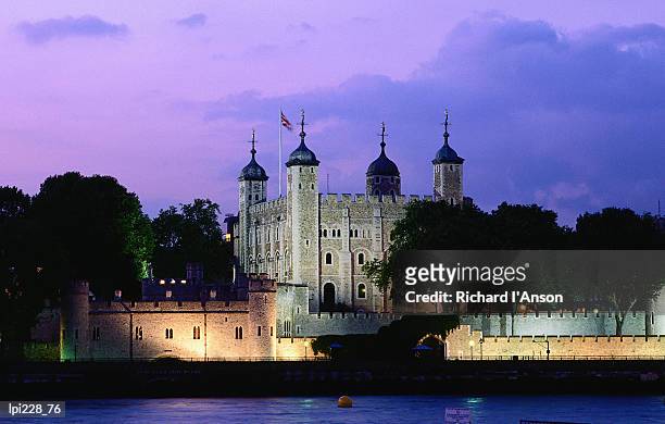 tower of london at dusk, london, united kingdom, england, europe - royal palace of laeken stock pictures, royalty-free photos & images