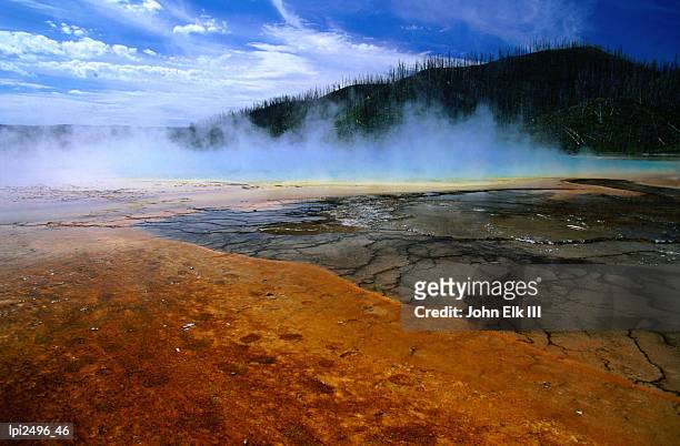steam rising from grand prismatic spring in midway basin, yellowstone national park, united states of america - midway foto e immagini stock
