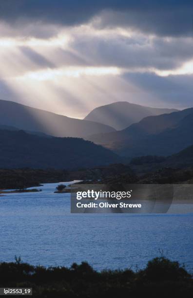 lake and mountains in killarney national park, ireland - palisades pictures screening of going upriver the long war of john kerry to stockfoto's en -beelden