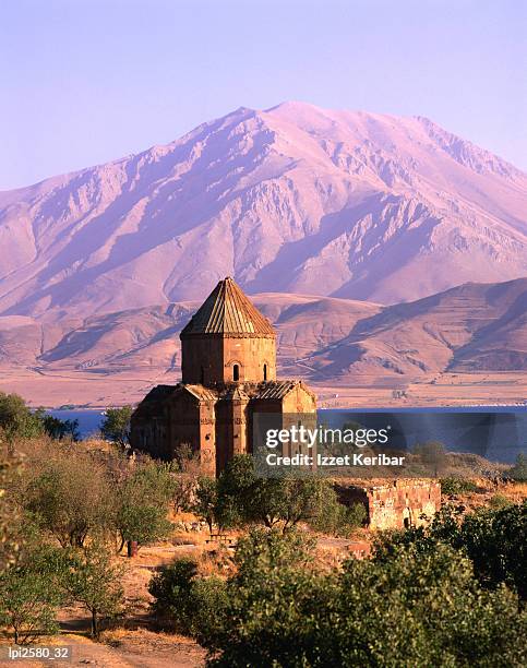 akdamar church and van lake, low angle view, van, turkey - van turkiet bildbanksfoton och bilder