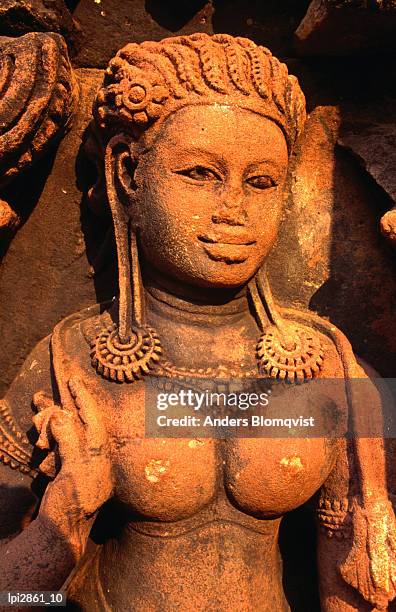 aspara bas-relief at banteay srei, angkor, siem reap, cambodia, south-east asia - banteay srei stock-fotos und bilder