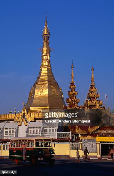 sule pagoda, yangon, myanmar (burma), south-east asia - sule pagoda stock pictures, royalty-free photos & images