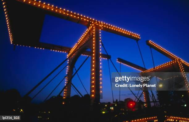 walther suskin bridge at night. - north holland stock pictures, royalty-free photos & images