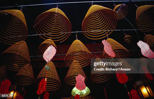 incense coils hanging in man mo temple, hong kong, china, north-east asia - incense coils 個照片及圖片檔